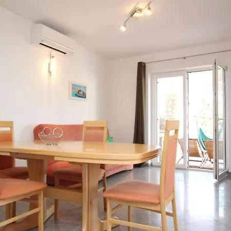 公寓 In Mit Eigener Terrasse By Interhome *