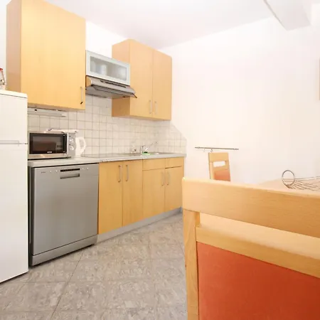 公寓 In Mit Eigener Terrasse By Interhome *